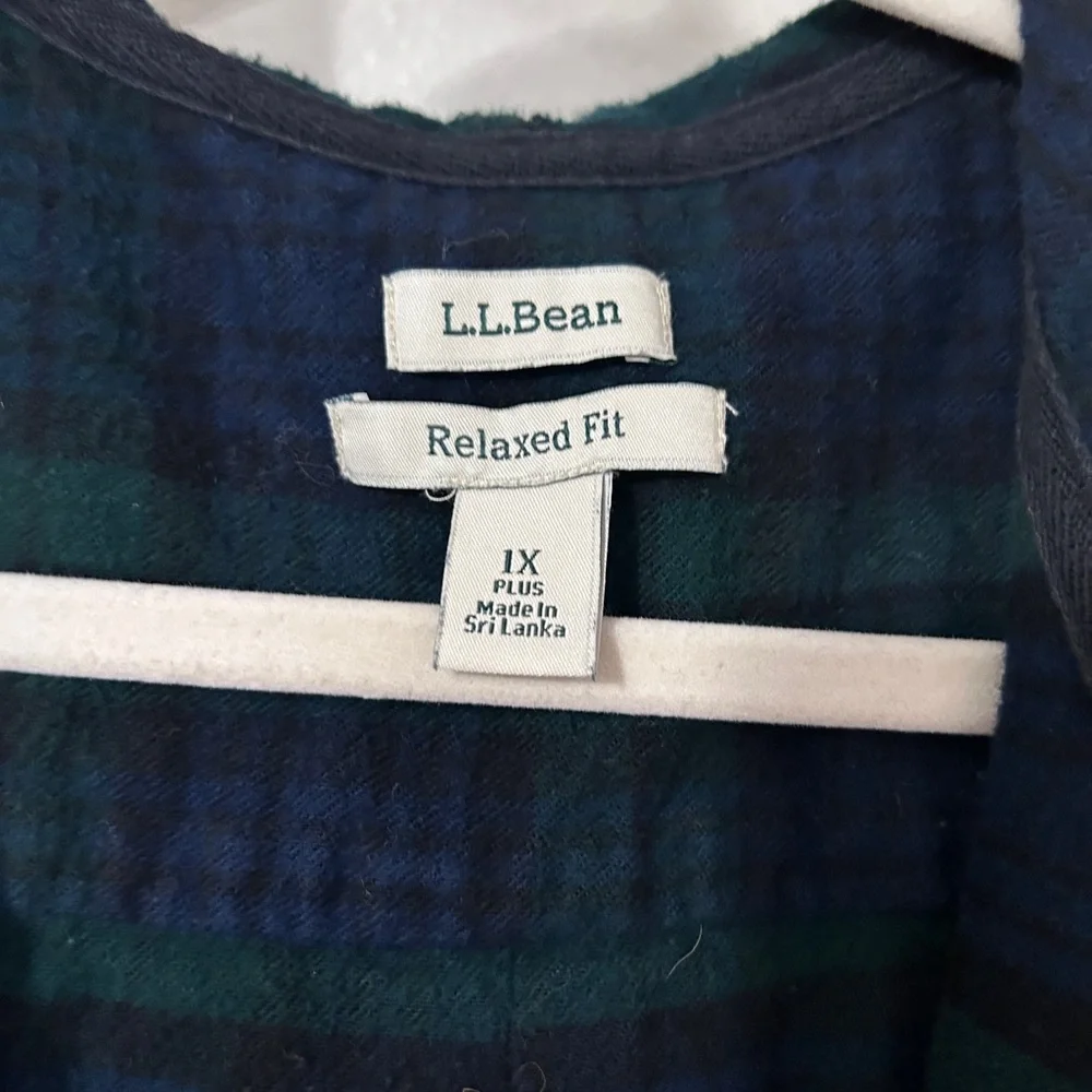 L.L.Bean Green and Navy Plaid Relaxed Fit Hoodie - Picture 3 of 4